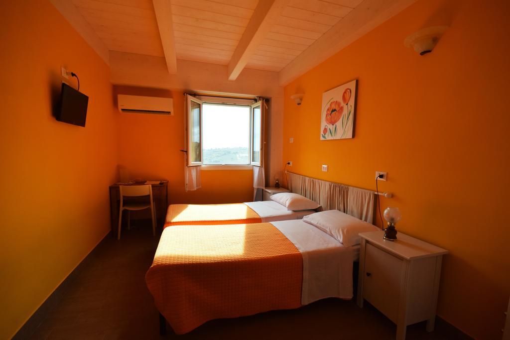 Agriturismo Al Rifugio Divino Belvedere Ostrense Экстерьер фото